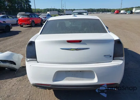 2019 Chrysler 300 300S z USA, uszkodzony, nr VIN 2C3CCABG8KH637970